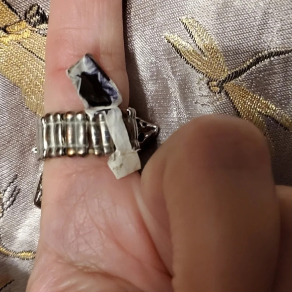 Red Rhinestone lipstick Stretch Ring  New - Picture 3 of 5